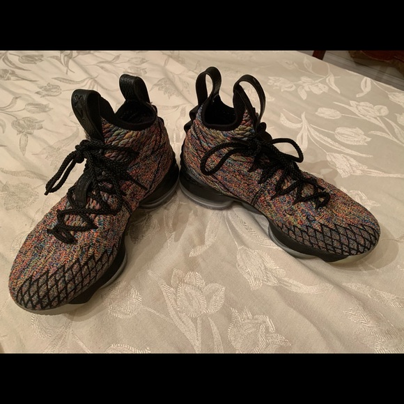 Lebron 15 multicolor (youth size 4) - Picture 5 of 6